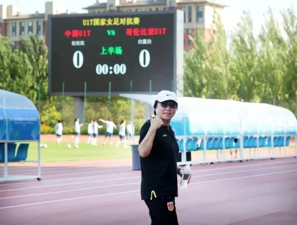 他虽然是这里的二当家，但也没什么文化水平，别说汉字了，就连26个英文字母他都认不全。